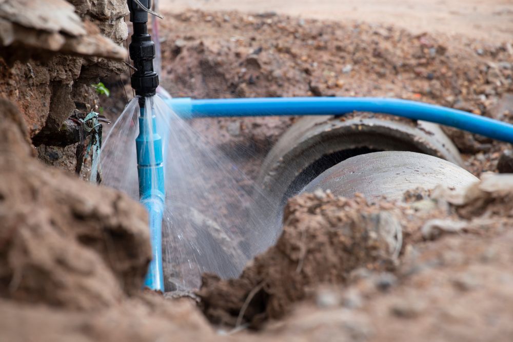 A cheap drainage pipe leaking water